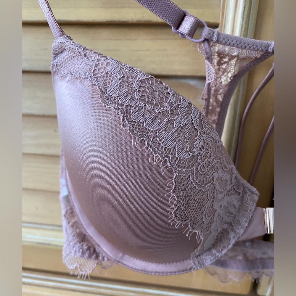 Lace bra, cocoa, 34B, racer back straps, front closure, very pretty brassiere